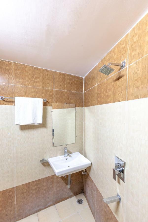 Oyo 45301 Hotel Om Palace Sāgar Eksteriør billede