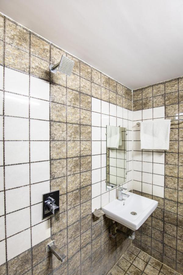 Oyo 45301 Hotel Om Palace Sāgar Eksteriør billede